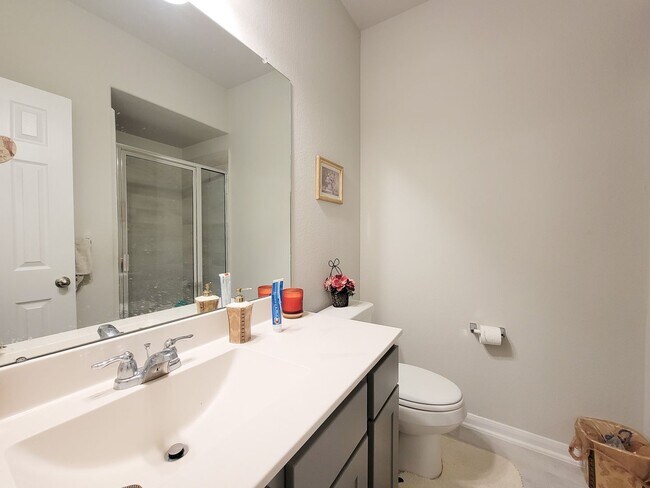 Building Photo - This stunning 2-year-old house with 4 beds, 3 baths, and an attached 2-car garage, it offers ampl...