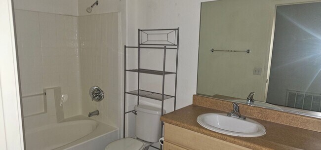 Building Photo - 8250 N Grand Canyon Dr