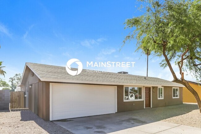 Building Photo - 4 Bedroom Pet-Friendly Home in Phoenix, AZ...