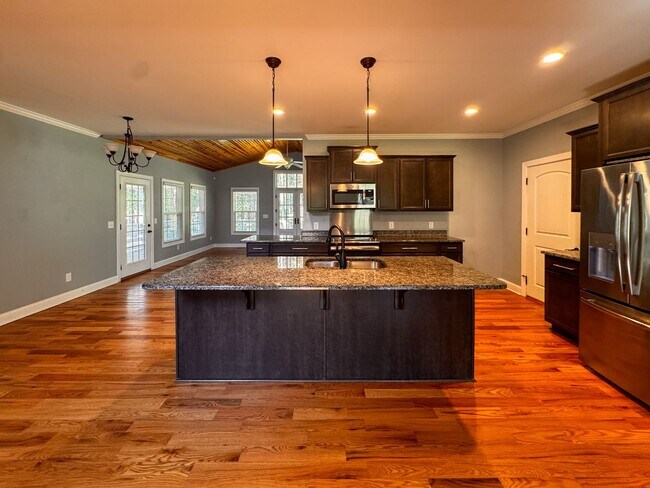 Building Photo - Spacious 5 Bed 3.5 Bath Home in Carthage