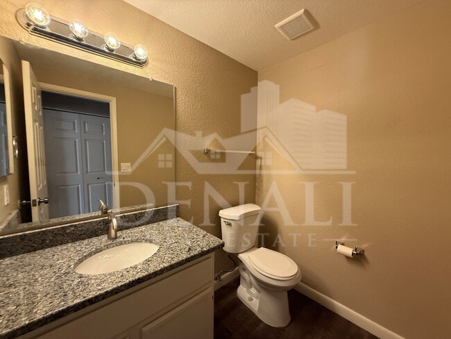 Building Photo - 2073 N Sunset Dr