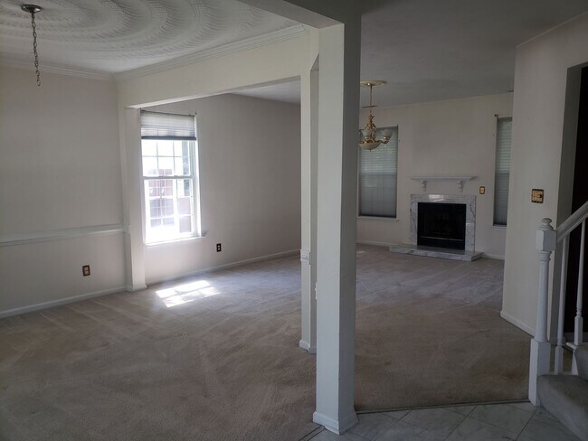 Building Photo - 4115 Bishops Pl