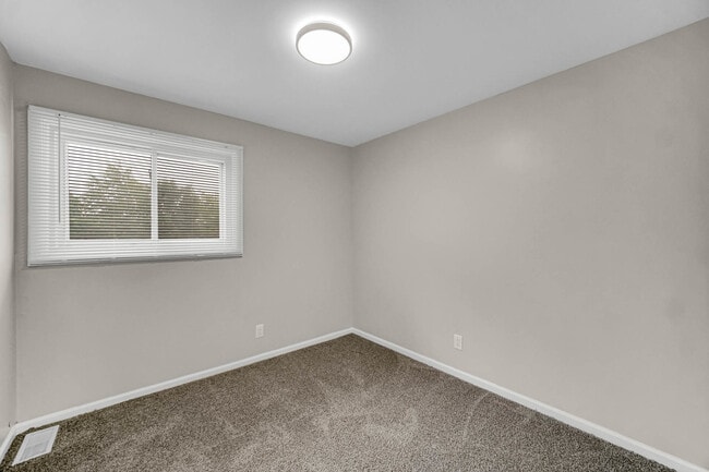 Building Photo - 451 Yorkshire Sq