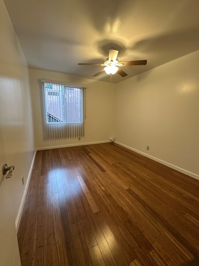 Building Photo - 2320 W 24th St