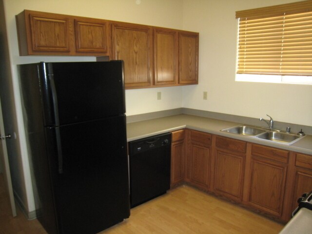 Building Photo - 522 Center St