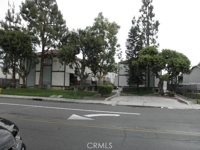 Building Photo - 5195 Walnut Ave