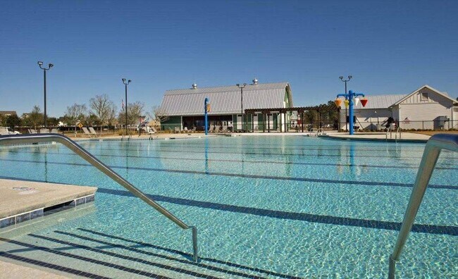 Building Photo - Lakeside Living in the Heart of Carnes Cro...