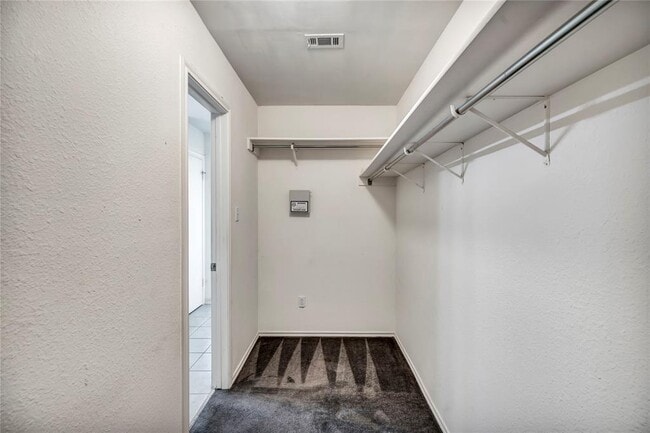 Building Photo - 2400 Byfield Dr
