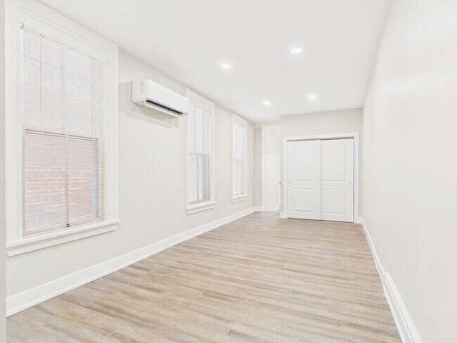 Building Photo - 916 Green St