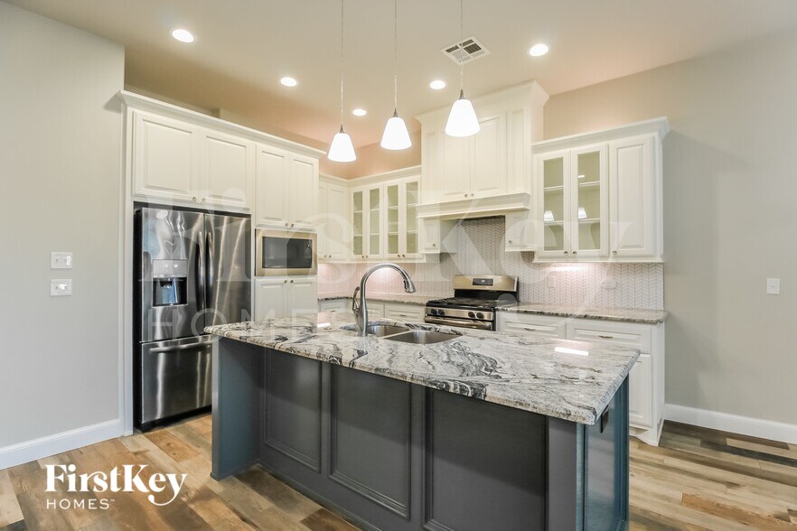 Building Photo - 13904 Hutchinson Pl