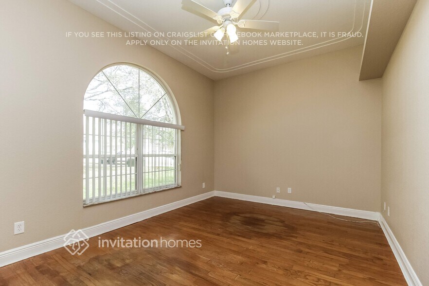 Building Photo - 10428 Calle De Flores Dr
