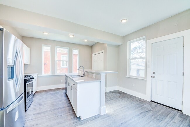 Building Photo - 426 Edgemont St