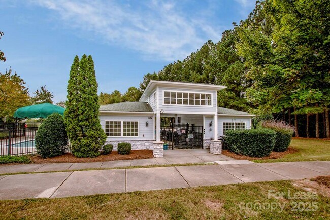 Building Photo - 9366 Greenheather Dr