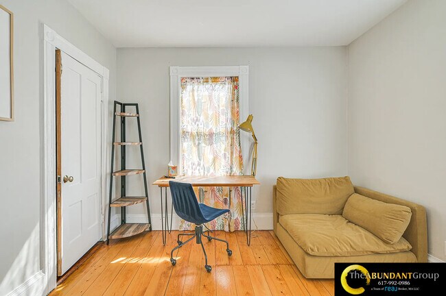 Building Photo - 44 Cottage St