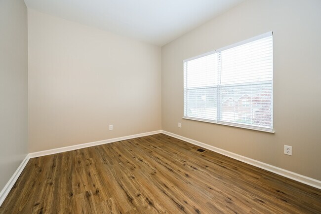 Building Photo - 636 Magnolia Ln