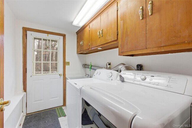 Building Photo - 19 King St