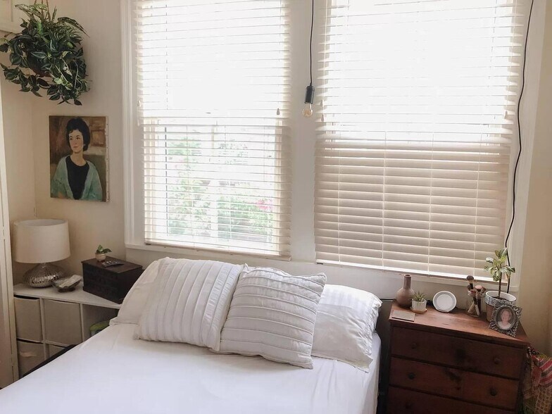 Building Photo - 9 Gadsden St