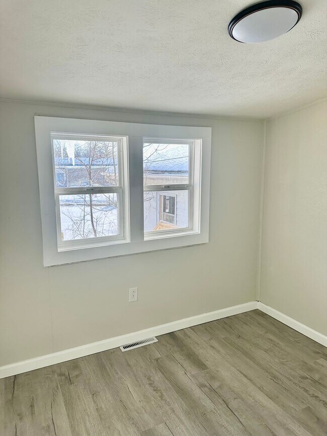 Building Photo - Charming Completely Remodeled Home!