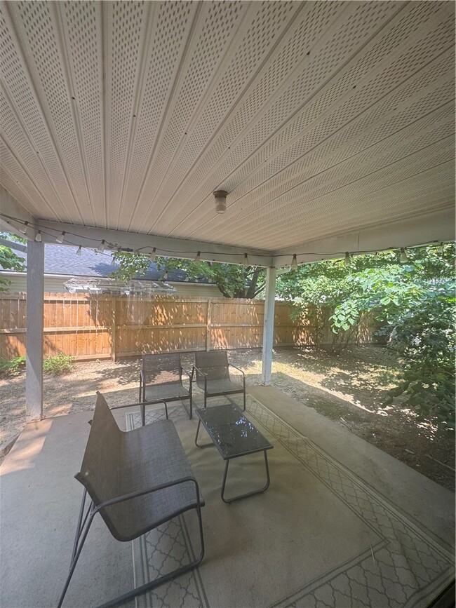 Building Photo - 462 Mimosa Ln