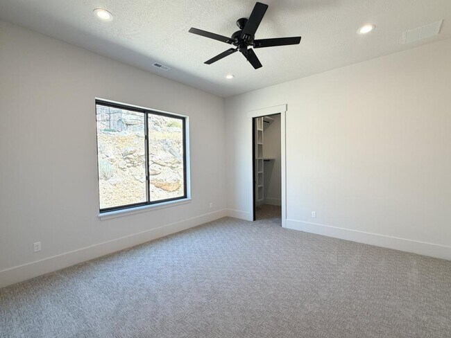 Building Photo - 188-3550 3550 N