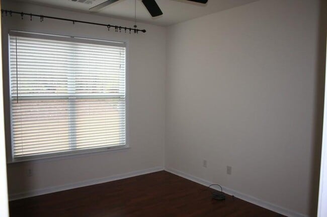 Building Photo - 212 Autumn Trail