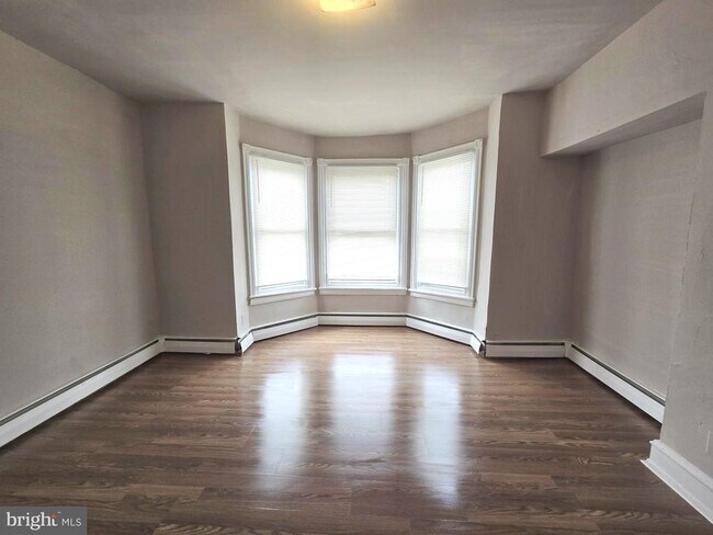 Primary Photo - 5709 Leonard St