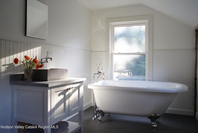 Building Photo - 203 Big Woods Rd