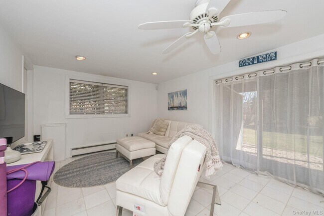 Building Photo - 33 Hoppin Ave