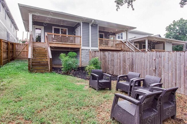 Building Photo - 3 bed / 3 bath home