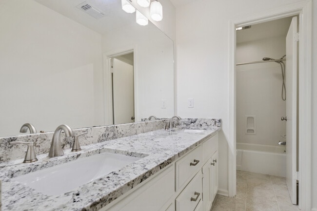 Building Photo - 7738 Menlo Dr