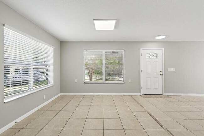 Building Photo - 2126 Center Way
