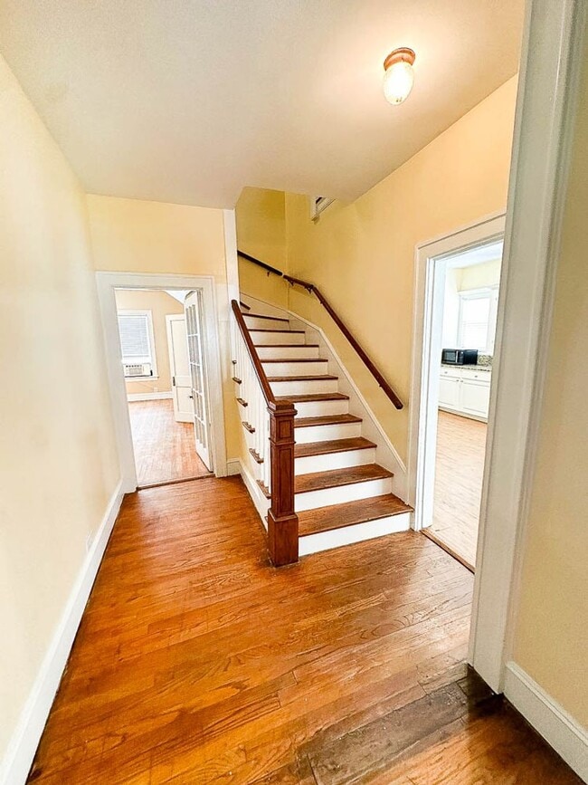 Building Photo - Large 4 bedroom in Highland!