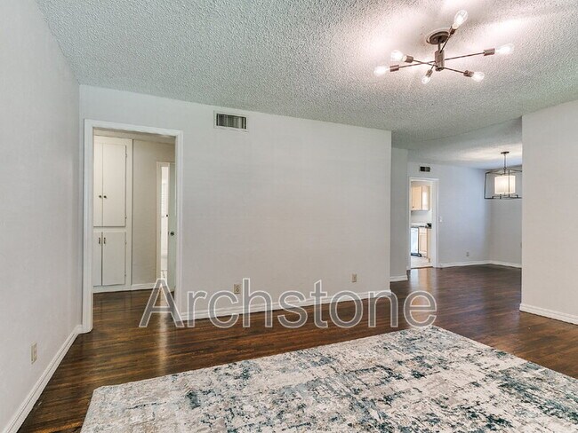 Building Photo - 1732 Carlisle Rd