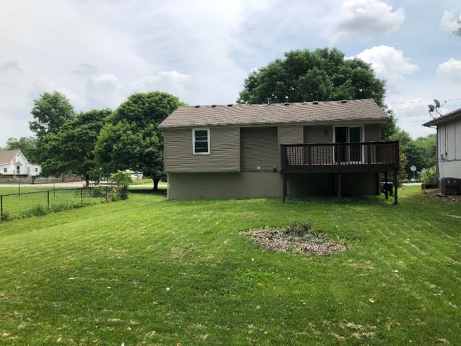 Building Photo - 11458 N Oak Trafficway