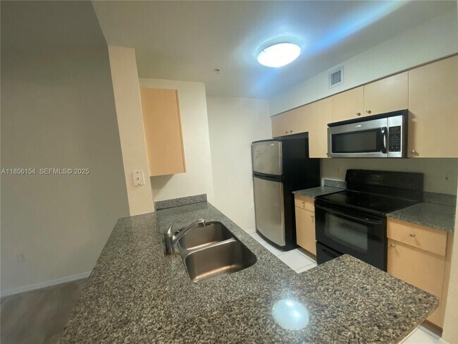 Building Photo - 2544 Centergate Dr