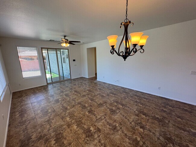 Building Photo - 4133 E Cherry Hills Dr