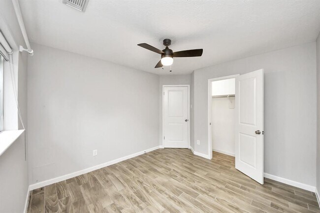 Building Photo - 2706 Plantation Dr