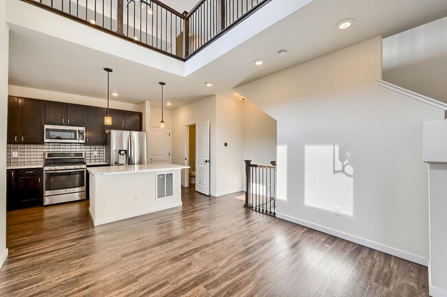 Building Photo - 3 Bedroom Townhome in Englewood
