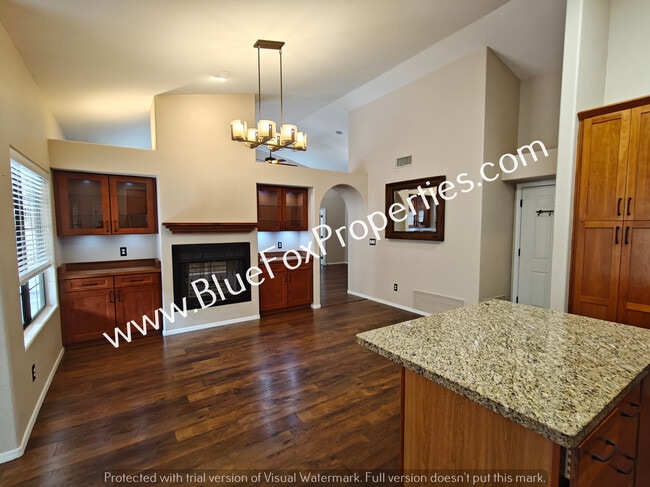 Building Photo - 1560 E Sonoran Desert Dr