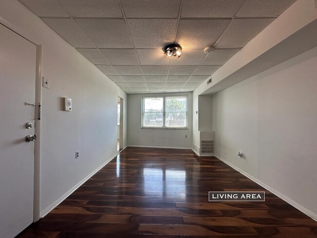 Building Photo - 6642 Frankford Ave