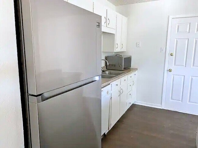 Building Photo - AVAILABLE SOON!