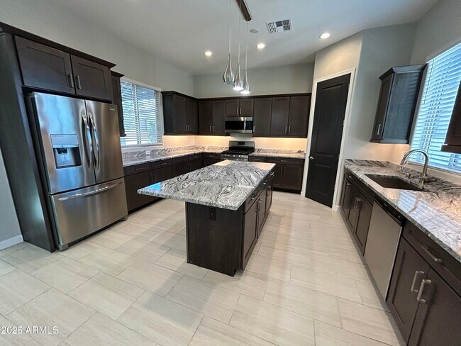 Building Photo - 18512 N 65th Pl