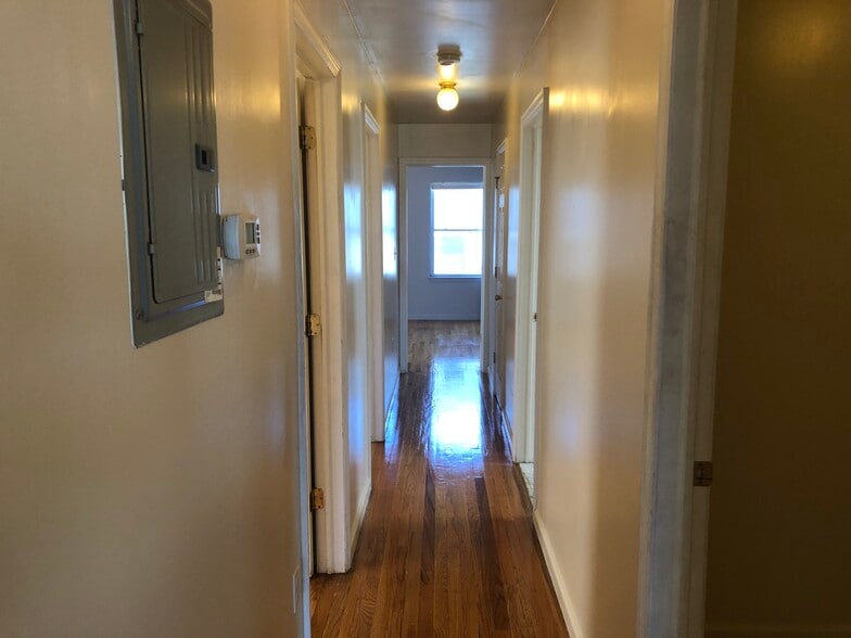 Hardwood Floors - 76 Port Ave
