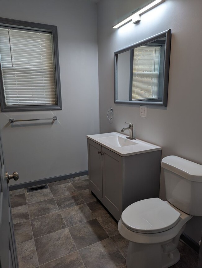 Building Photo - 473 Walnut St