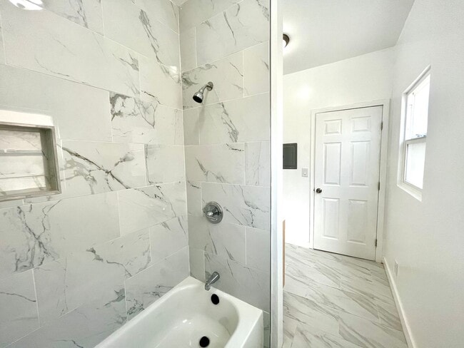 Building Photo - BELLA APARTMENTS: Beautiful Studio - 1 Bath