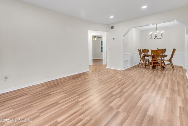 Building Photo - 8717 Pinon Dr