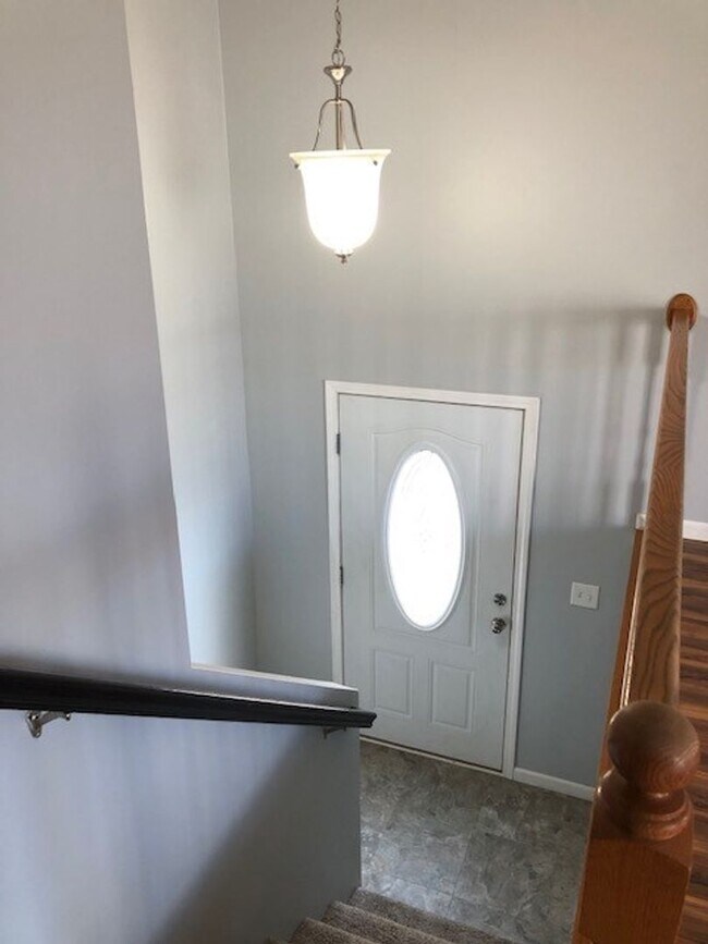 Building Photo - Amber Valley Court Townhome