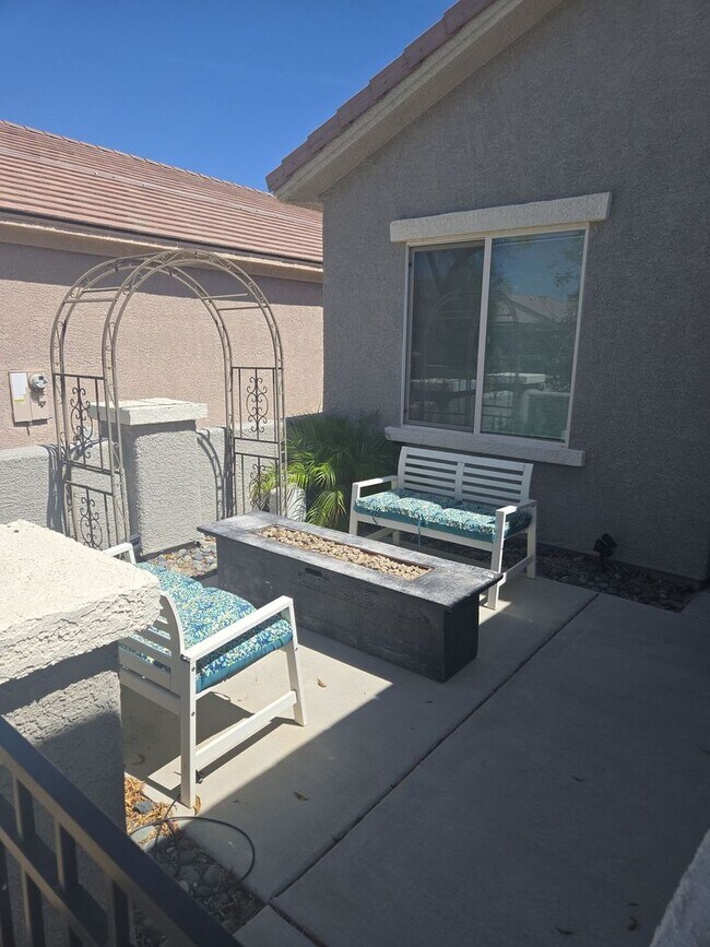 Building Photo - 3-bedroom, 2-bath home located in a cul-de-sac in desirable Anthem Highlands.