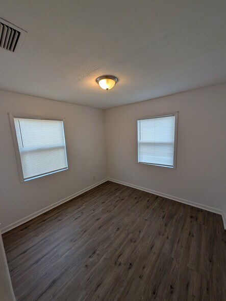 Building Photo - 8734 N Tangerine Pl