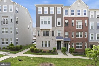 Building Photo - 2739 Pinebrook Rd